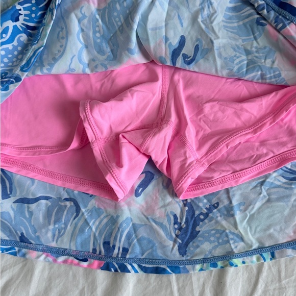 Lily Pulitzer Athletic Floral Patterned Skort in Blue and Pink - Picture 4 of 4